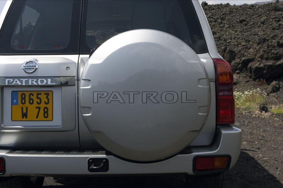  Nissan Patrol 2005 года  (фото 12 из 18)